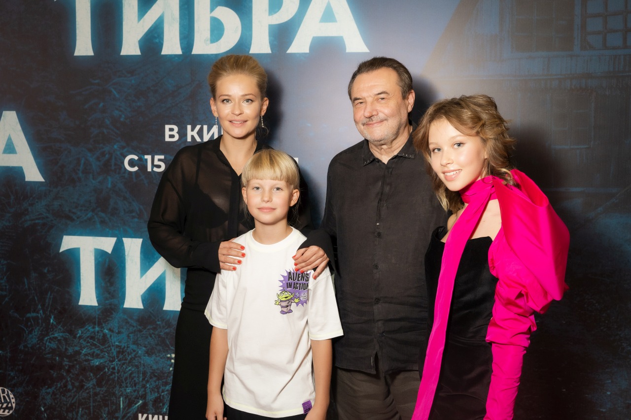 Премьерный показ фильма «Тибра» на ММКФ: Юлия Пересильд и Алексей Учитель приехали поздравить дочь Анку