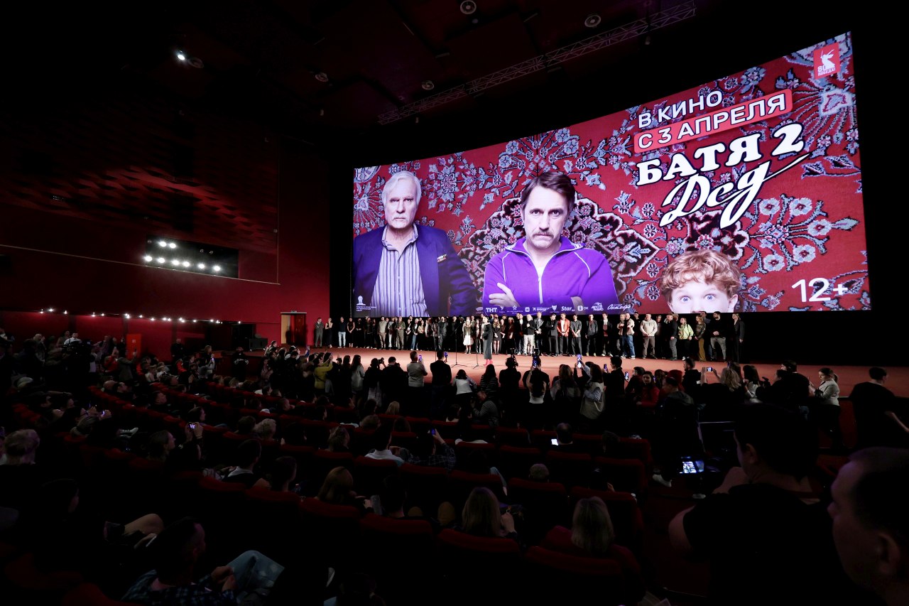 В кинотеатре «Каро 11 Октябрь»  состоялась премьера фильма «Батя 2. Дед» с Евгением Цыгановым, Стасом Старовойтовым и Надеждой Михалковой